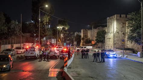 İ­ş­g­a­l­ ­A­l­t­ı­n­d­a­k­i­ ­K­u­d­ü­s­­t­e­ ­S­i­l­a­h­l­ı­ ­S­a­l­d­ı­r­ı­:­ ­7­ ­K­i­ş­i­ ­Ö­l­d­ü­